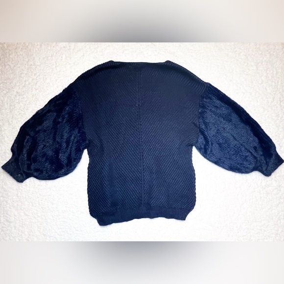 Chelsea & Violet NWT Small V-Neck Fuzzy Balloon Sleeve Knit Navy Sweater - Picture 2 of 5